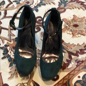 Sofft ankle strap pump green